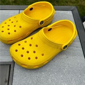 Original crocs -yellow size 5/7